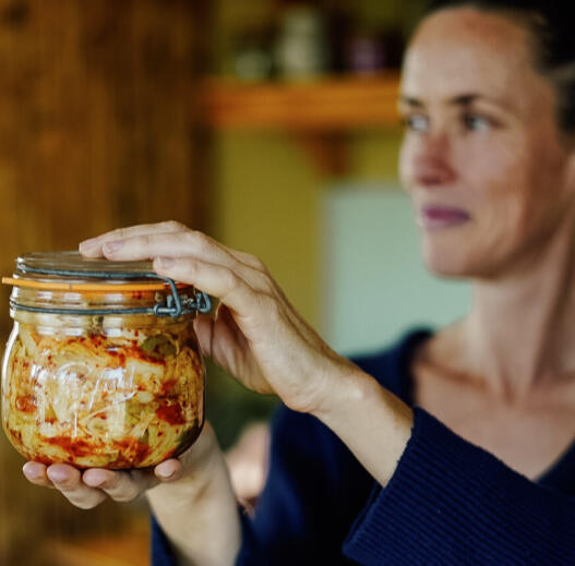 L'ASSIETTE VIVANTE Noémie • Naturopathe • Fermentation • Plantes sauvages / Développe ton autonomie en santé pour toi et tes enfants Grace à la fermentation et aux plantes sauvages