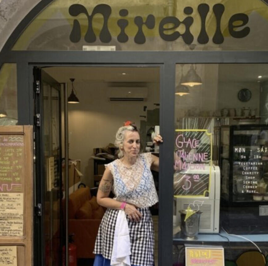 MIREILLE MONTPELLIER Café végétarien -alcoholfree- Boutique solidaire - safe space - 10h-19h fermeture mercredi 44 rue de l’Aiguillerie 34000